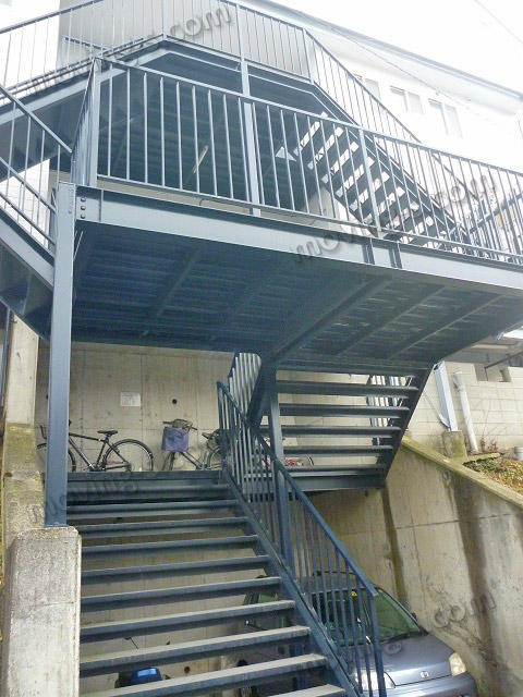 外階段が長い建物の例
