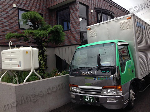 札幌市内の一戸建てで２トントラックを使い引越し作業