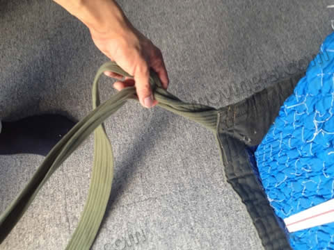 ベルトを縛る前にバランスを確認