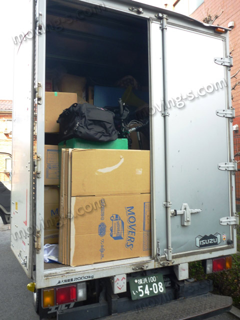 2トンショートトラックに単身分の引越し荷物を積み込んだ例