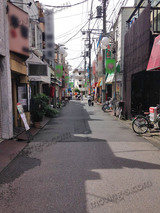 トラックを駐車出来ない商店街での引越し作業