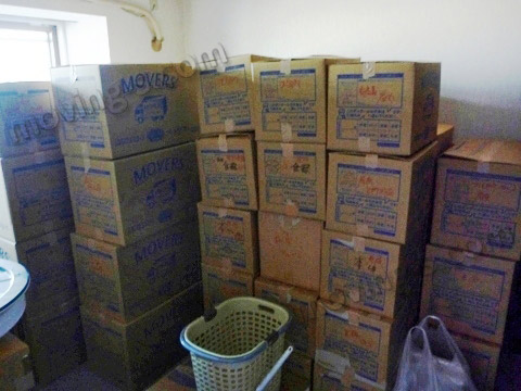 ダンボール箱だけを集めた部屋の様子
